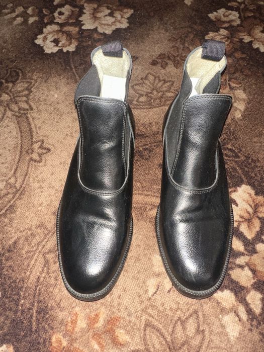 Продам Взуття Essensole