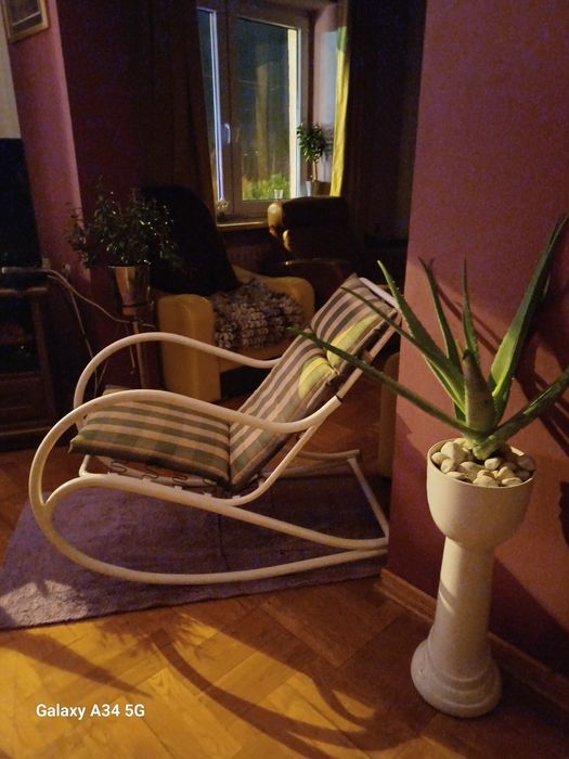 Fotel ogrodowy masywny