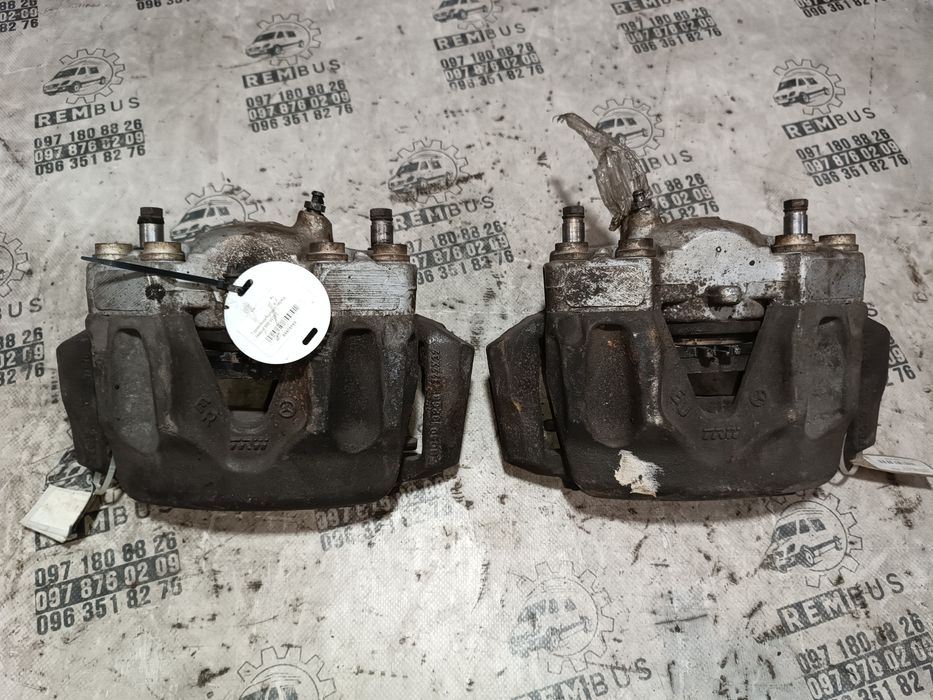 Супорт передній лівий правий MB E Class W212 Мерседес Суппорт