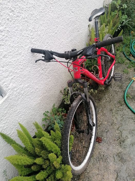 Bicicleta usada comum nova