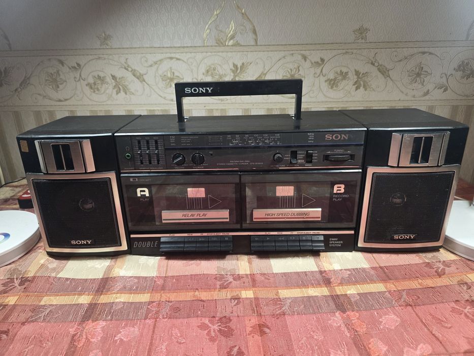 Винтажная двухкассетная стереомагнитола Sony CFS-W365
