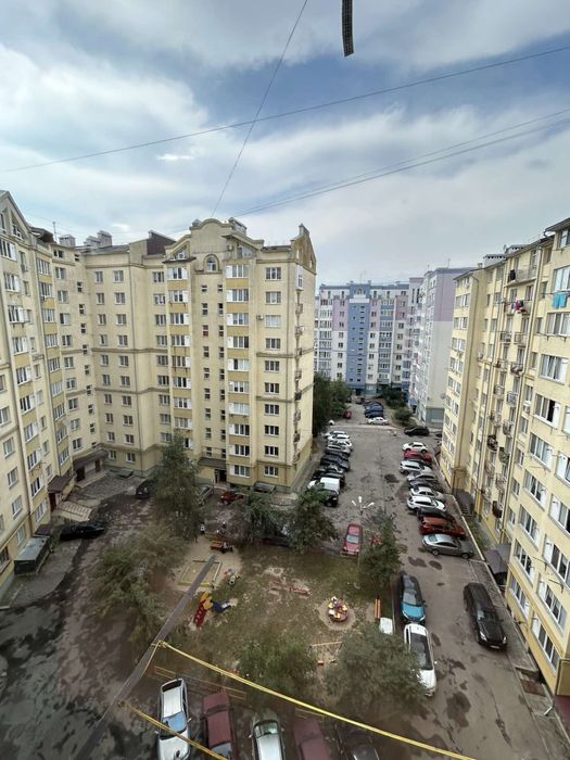 2-х кімнатна квартира з меблями та технікою.