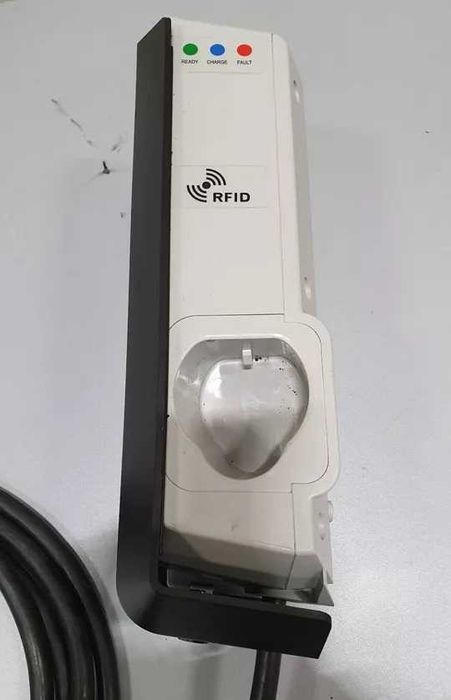 Wallbox 11kW(22kW) com cabo tipo 2 de 4,5m -  GLB-B-DCM-T222FC-R-LAN