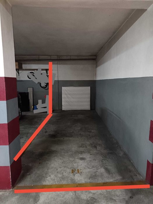 Vendo lugar de garagem Rua das Oliveiras