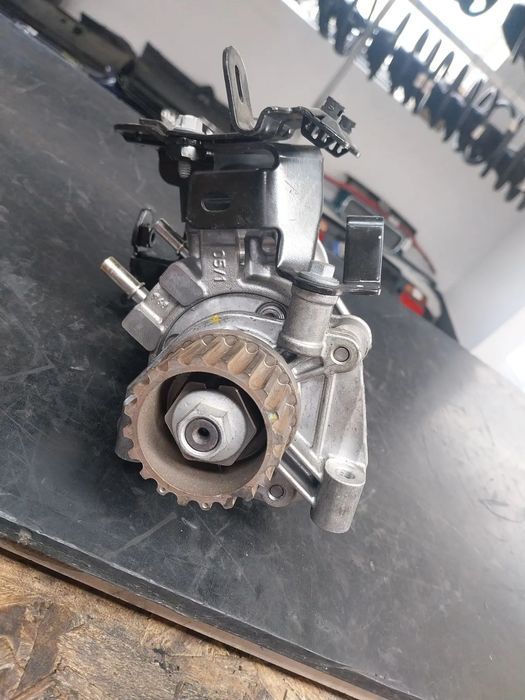 Bomba injectora Renault Clio IV 1.5 dci Ref: 167001056R