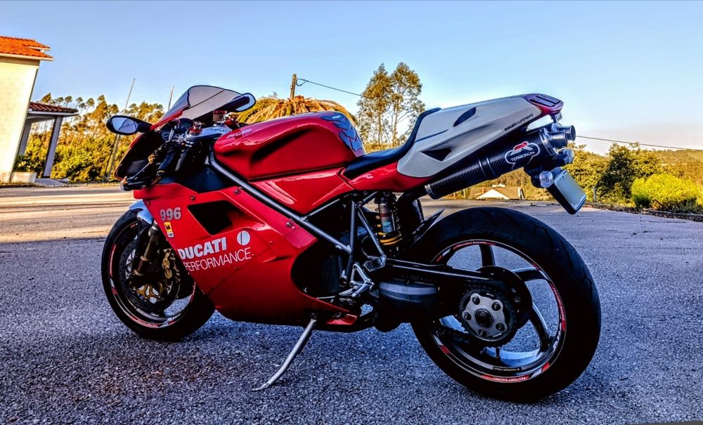Vendo belíssima Ducati 996