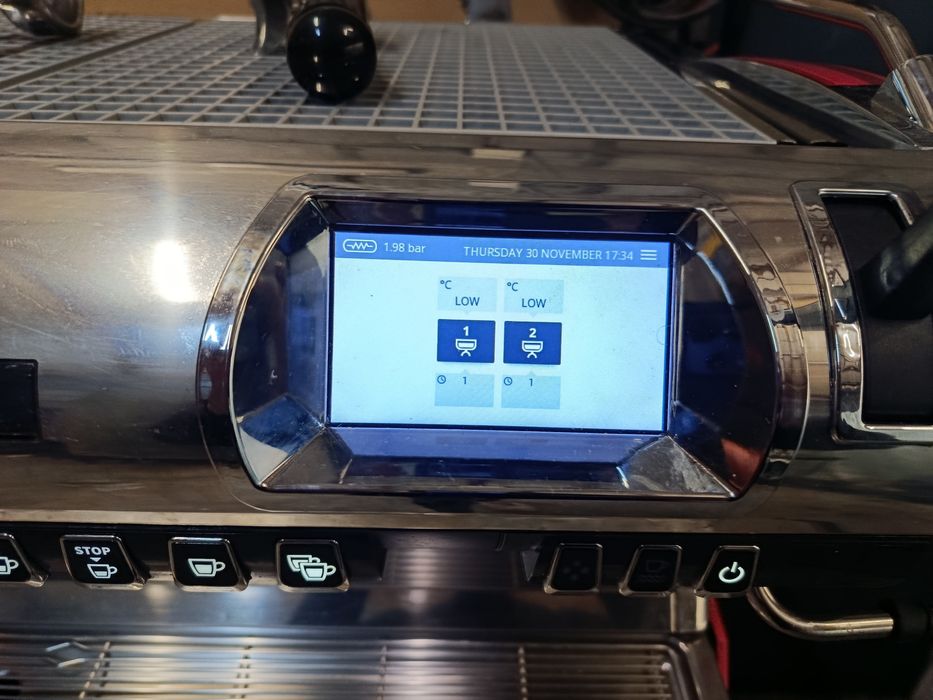 Ekspres kolbowy Nuova Simonelli Aurelia Wave II – PROFESJONALNE,
