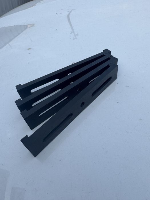 Безрамкове кріплення номерного знака авто