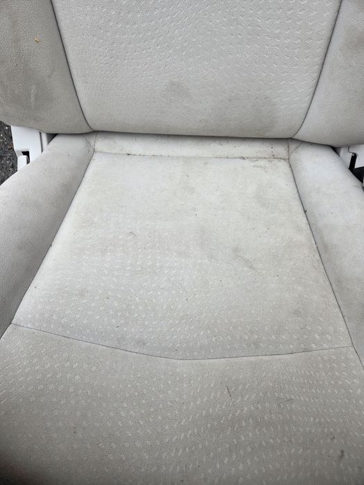 Сидіння. Салон. Nissan Leaf.