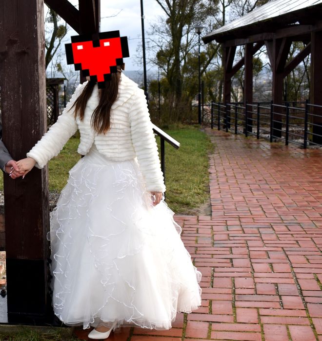 Piękna bufiasta suknia ślubna