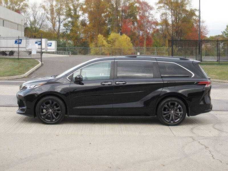 2023 Toyota Sienna XSE 7-Passenger