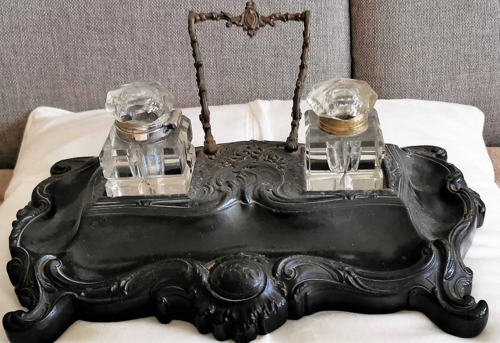 Tinteiro antigo em Ébano e depósitos em Cristal