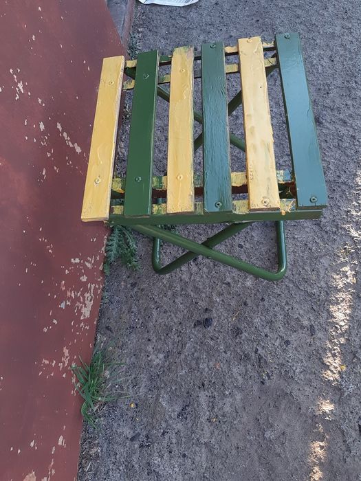 Продам Стульчик металлический