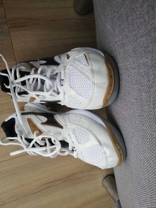 Mizuno buty sportowe halowe