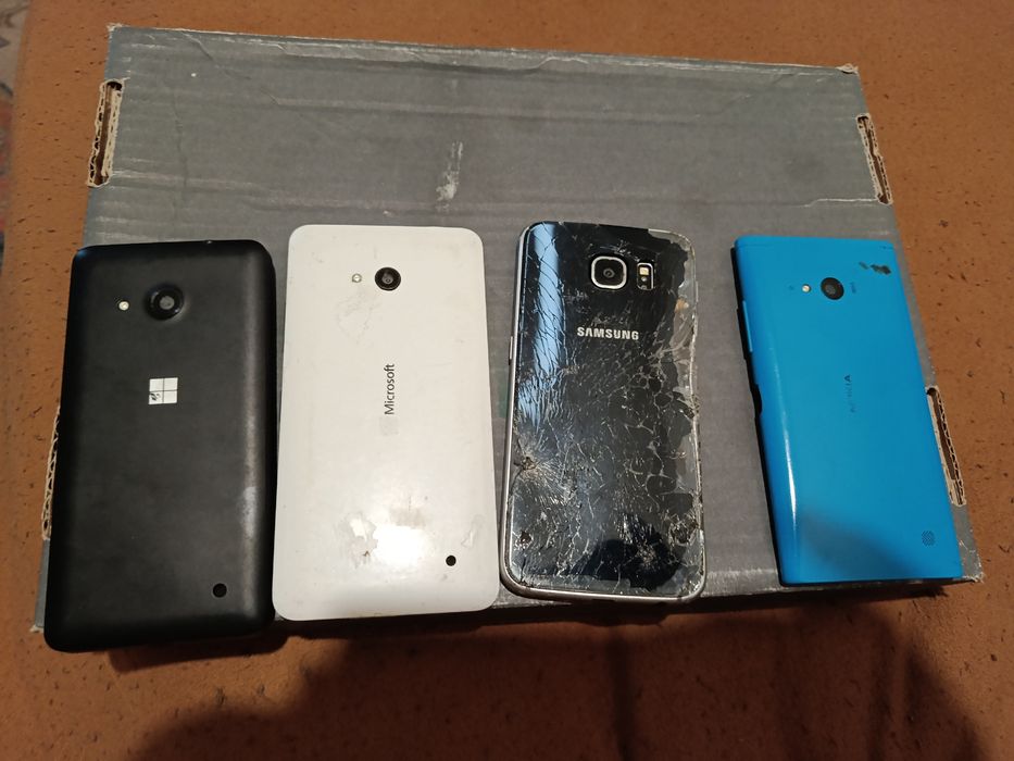 Pakiet starych telefonów