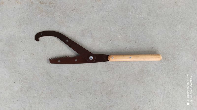 Obracak do kłód. Dźwignia chwytak do pni bali drewna drzewa