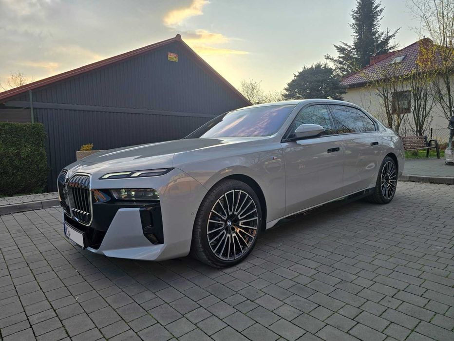 Wynajem auto BMW serii 7 G70 do ślubu