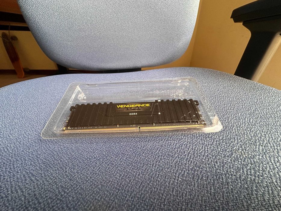 Corsair Vengeance LPX 16 GB DDR4 3600 MHz CL18 (1 × 16 GB) -  Testada e Aprovada