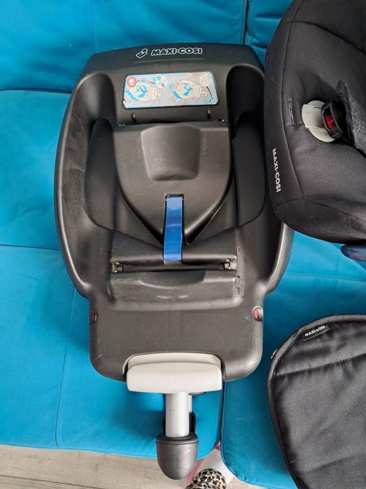 Автокрісло Maxi-Cosi CabrioFix + база + 2 вкладиші + 2 пелюшки