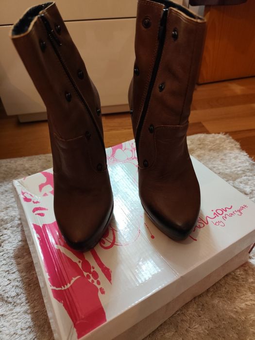 Botins em pele Sahoco