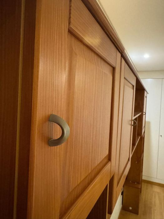 Móvel de escritório/quarto em madeira maciça c/ secretária e arrumação
