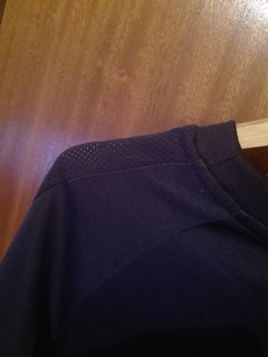 Camisolas NIKE (tam. M) e ZARA (tam. L)