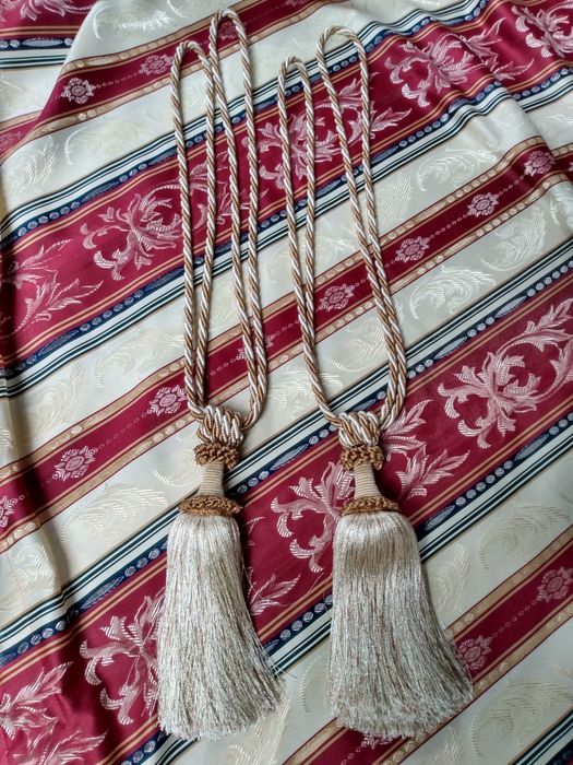 Chwosty ozdobne do zasłon i firan.