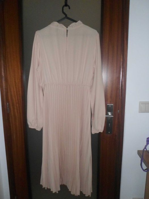 vestido comprido com pregas para mulher