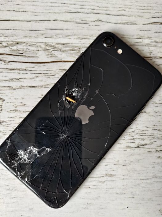 iPhone se 2020 під ремонт