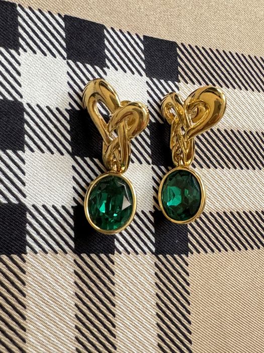 Гарні вантажні сережки