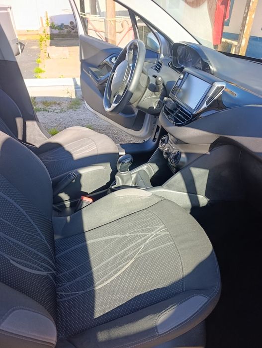 Peugeot 208 1.2 Gasolina 2013 – 123 mil km – Muito estimado