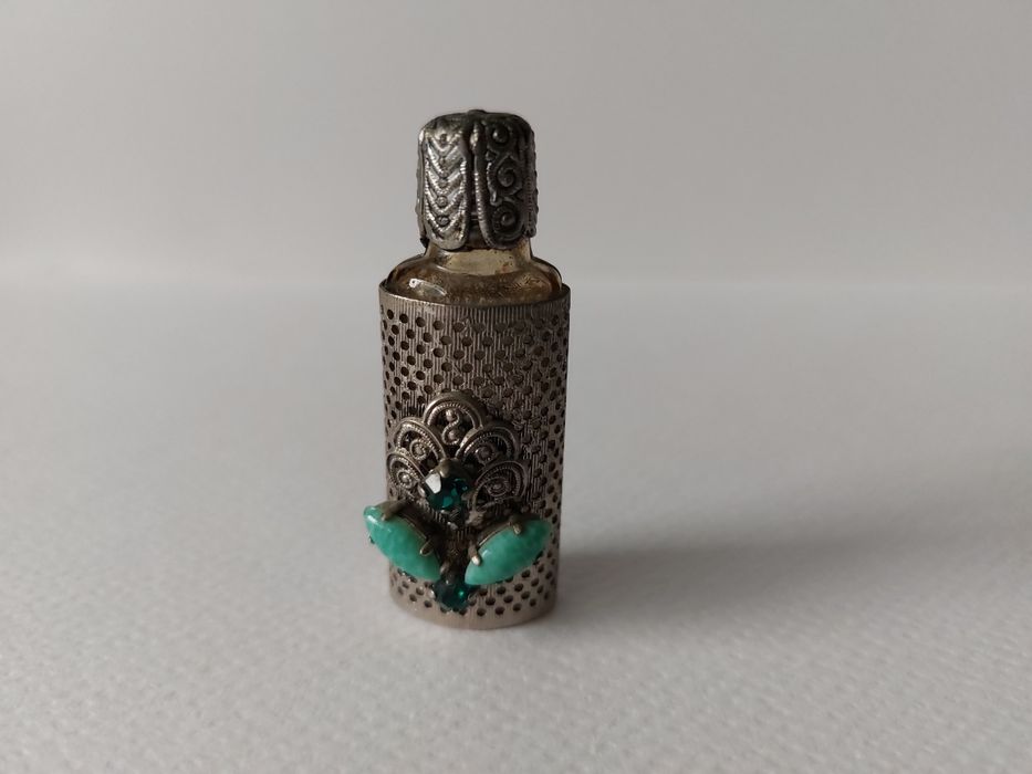 Buteleczka na perfumy retro