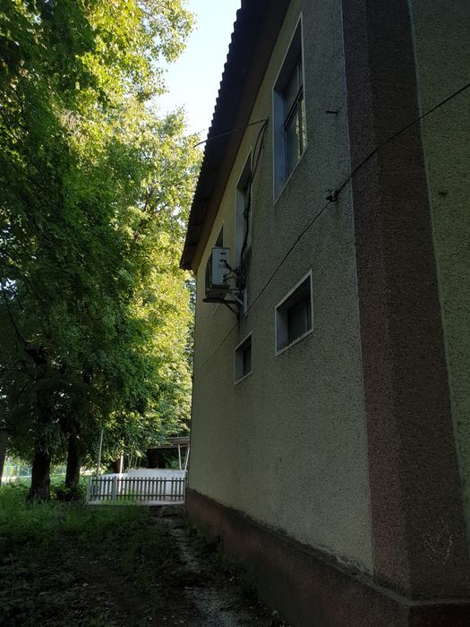 Двоповерхова будівля