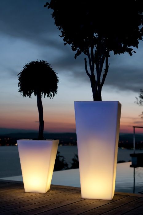 Vasos e floreiras com iluminação led rgb