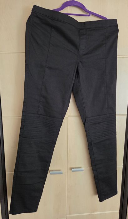 Czarne spodnie damskie marki H&M rozmiar 42