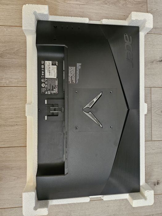 Monitor Acer Nitro VG242Y HDR400