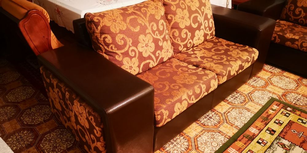 Sofás 2 lugares com puffs