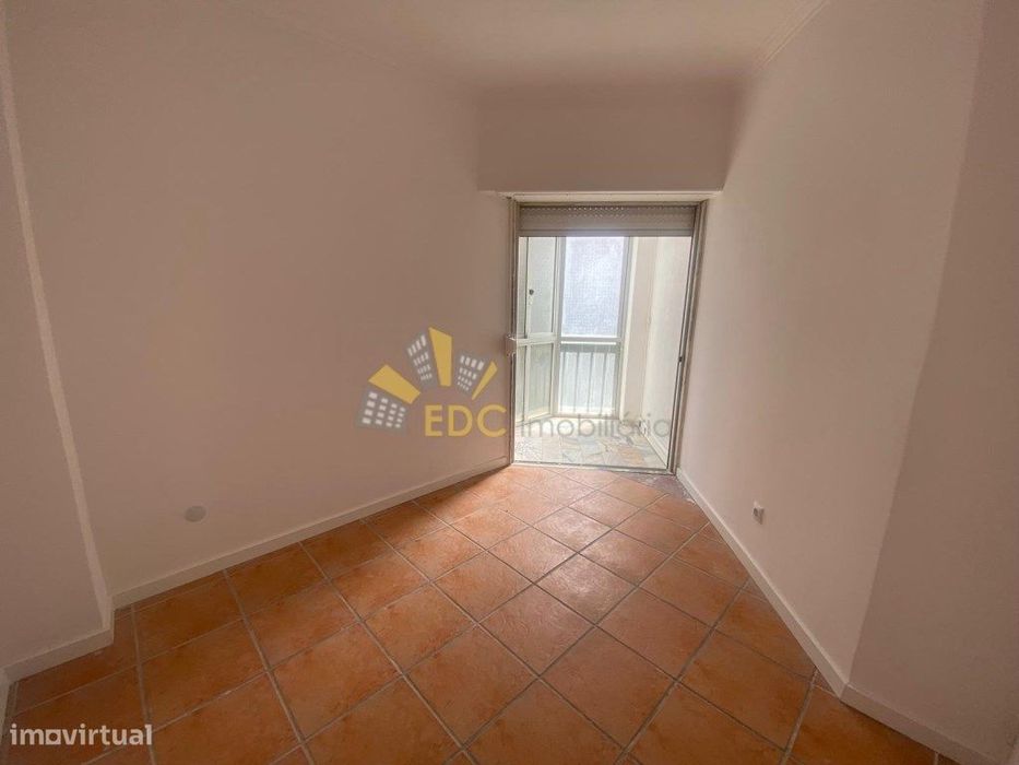 Apartamento T2 Transformado em T3 | A 5 Minutos da Estação | Tapada...