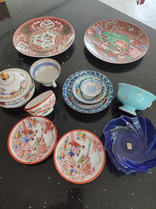 Variadas peças de loiça decorativa