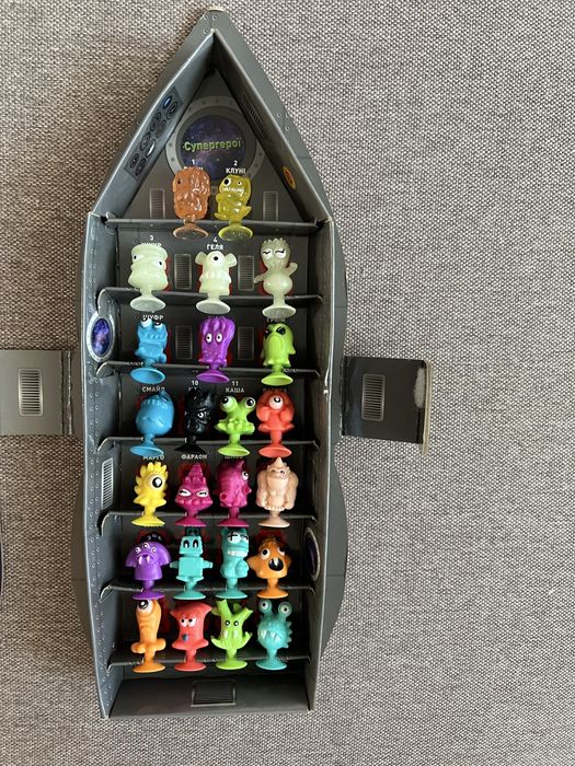 Продам альбом с фигурками stikeez