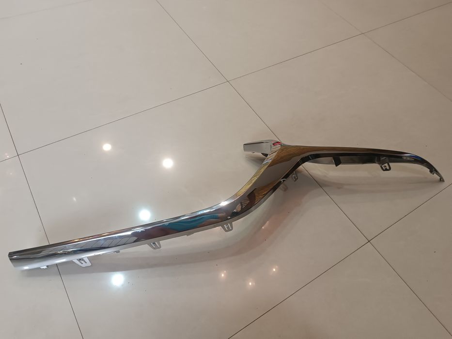 Оригинальная накладка на передний бампер Mazda 3-axela 2020 года