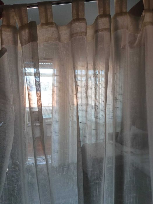 Vendo Cortinado com varão.