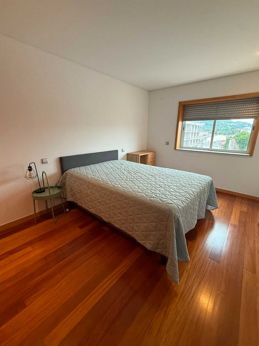 Apartamento com quartos partilhados