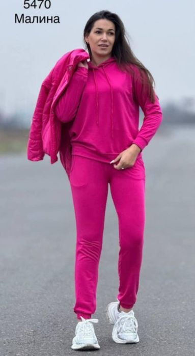 Жіночий спортивний костюм