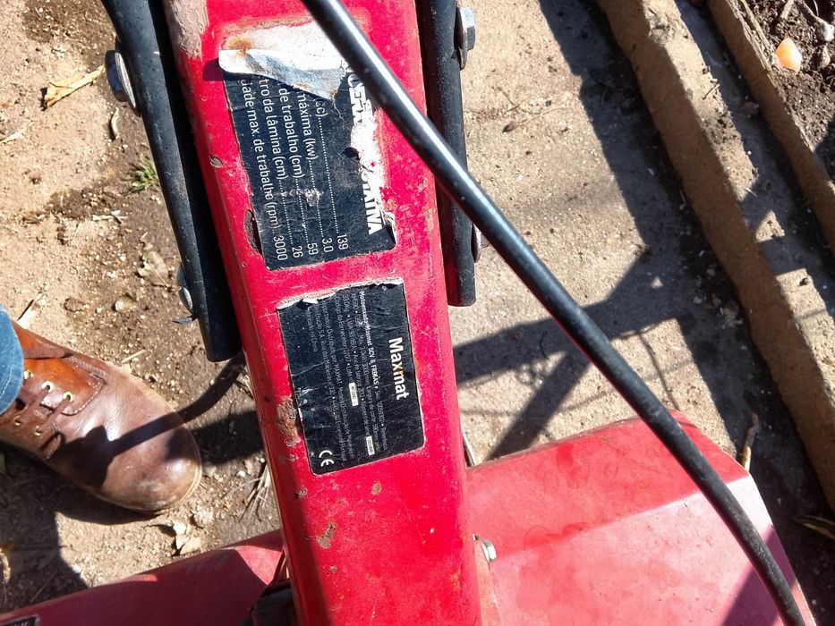 Motocultivador a funcionar bem