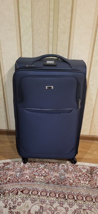 Продам валізу велику темно синю