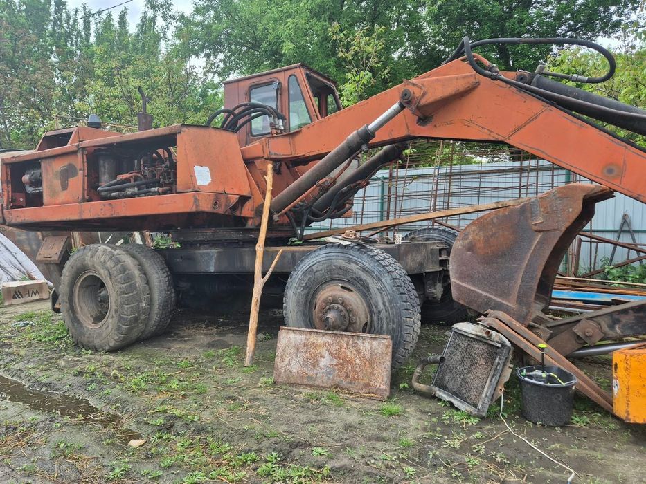 Продам колісний екскаватор —повністю робочий!