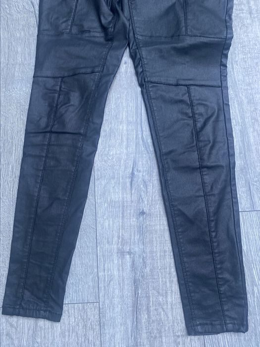 Spodnie damskie 40 MISSGUIDED , czarne woskowane