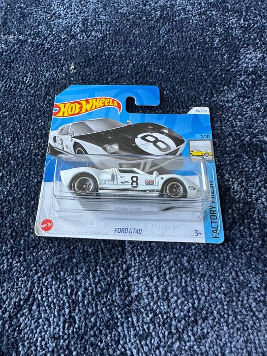 hot wheels ford gt40 biało czarny