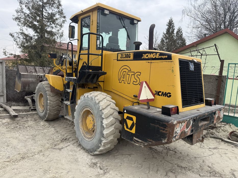 Фронтальний навантажувач XCMG ZL30